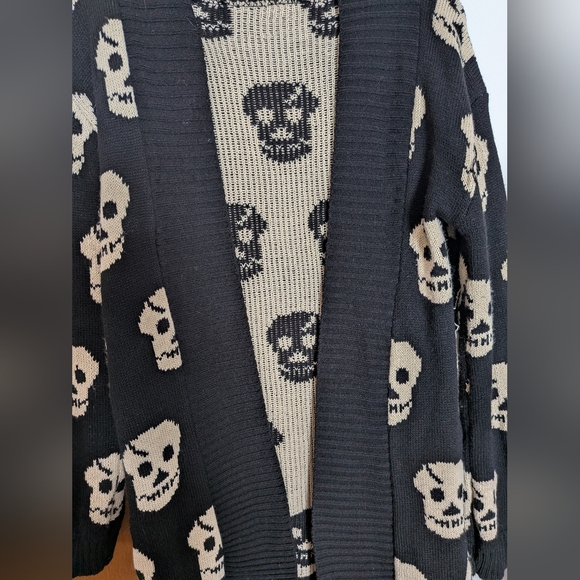 Black Skull Cardigan - Picture 2 of 3